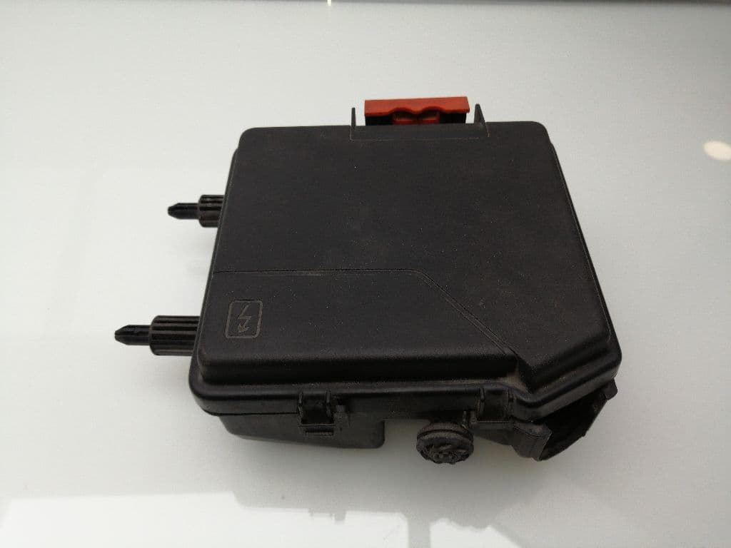 Caja reles / fusibles RENAULT LAGUNA III