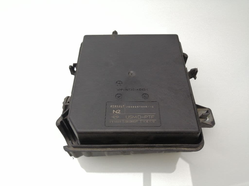 Caja reles / fusibles RENAULT LAGUNA III 3