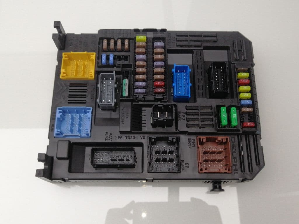 Caja reles / fusibles PEUGEOT RIFTER