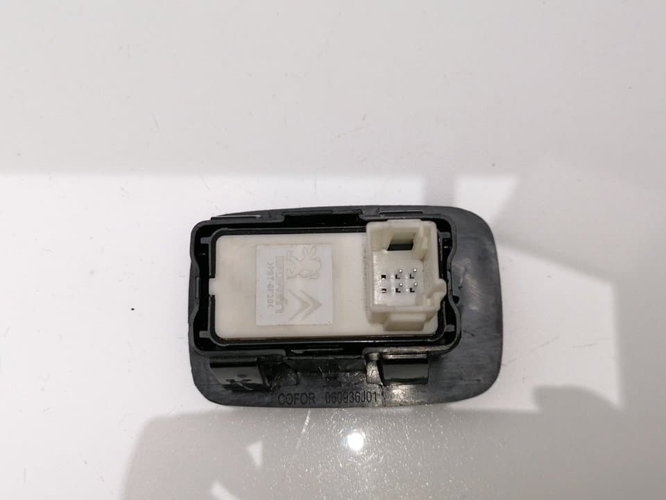 Mando elevalunas trasero derecho PEUGEOT RIFTER 2