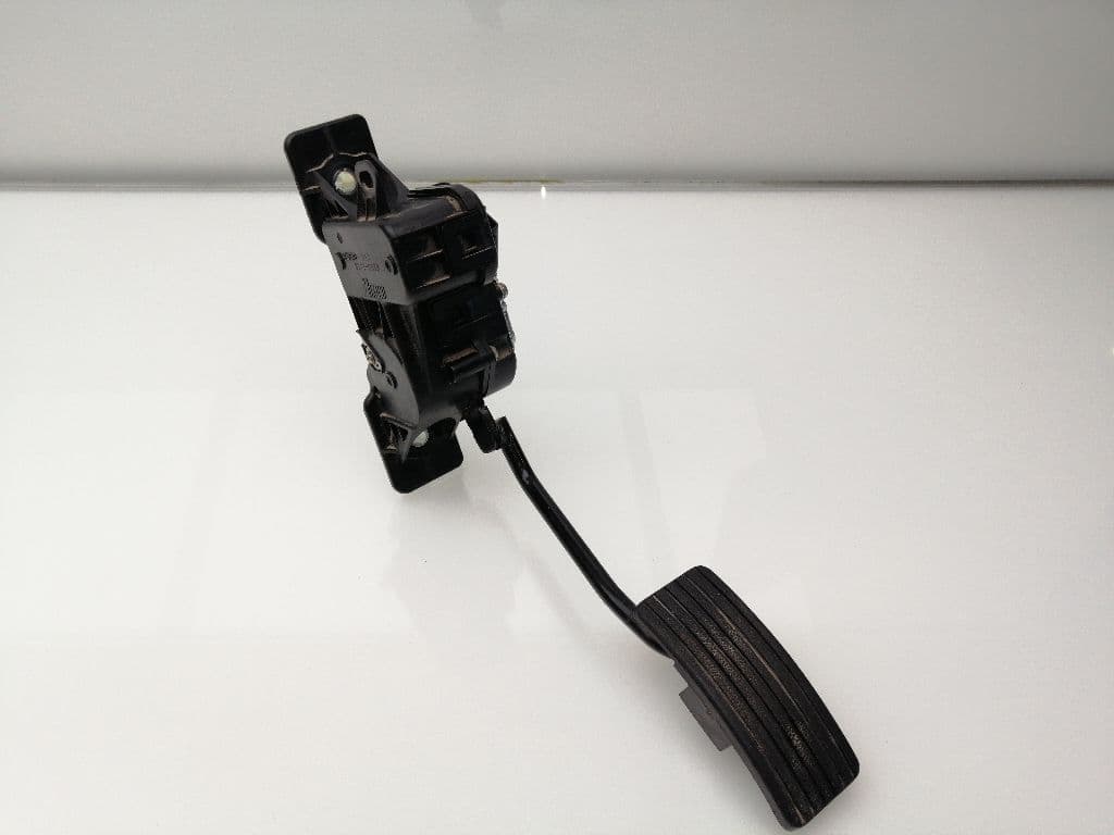 Pedal acelerador MITSUBISHI MONTERO (V80/V90)