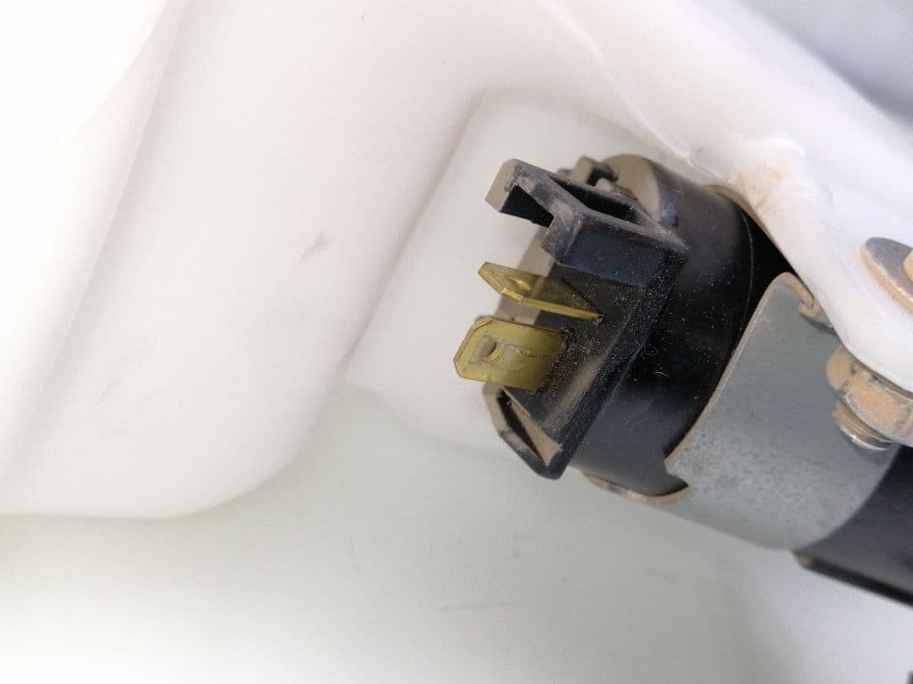 Deposito limpia MITSUBISHI MONTERO (V80/V90) 2