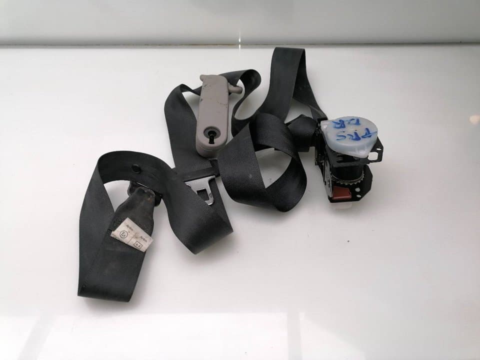 Cinturon seguridad trasero derecho MITSUBISHI MONTERO (V80/V90)