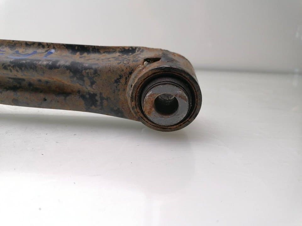Brazo suspension inferior trasero derecho MITSUBISHI MONTERO (V80/V90) 2