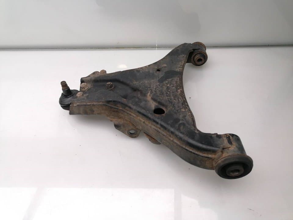 Brazo suspension inferior delantero derecho MITSUBISHI MONTERO (V80/V90) 2