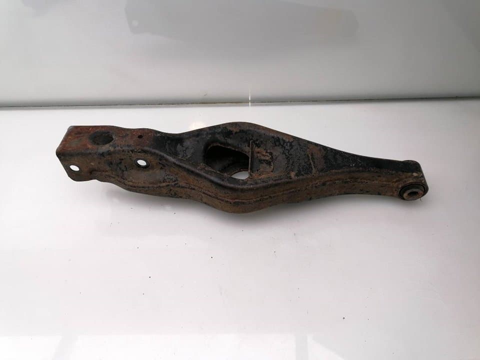 Brazo suspension inferior trasero derecho MITSUBISHI MONTERO (V80/V90) 3
