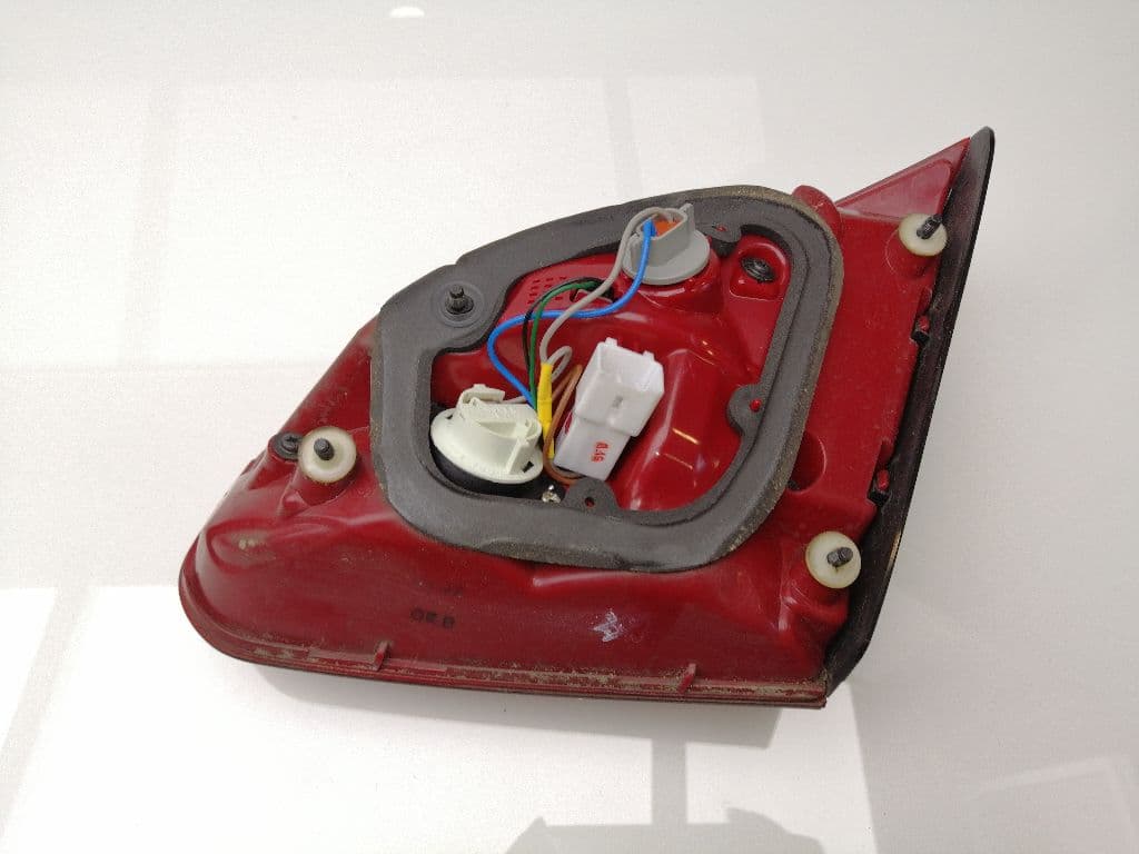 Piloto trasero izquierdo KIA CEED 3