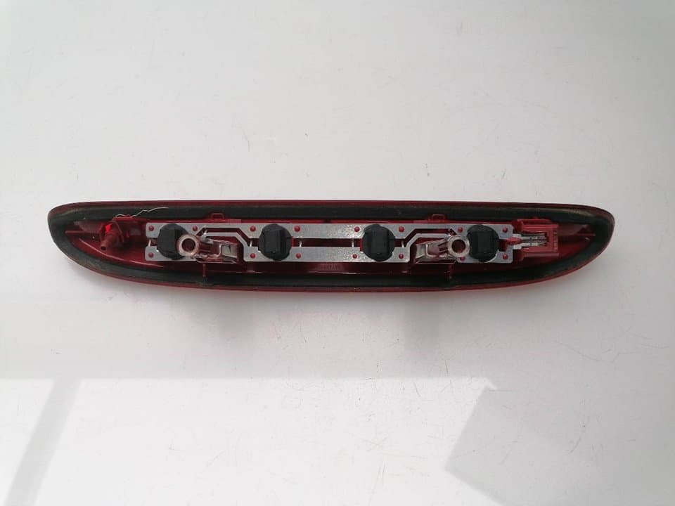 Luz central de freno PEUGEOT 208 2