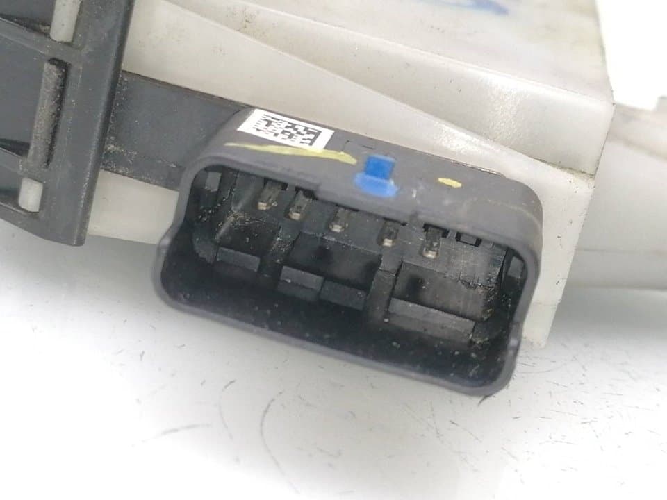 Cerradura puerta delantera derecha PEUGEOT 208 4