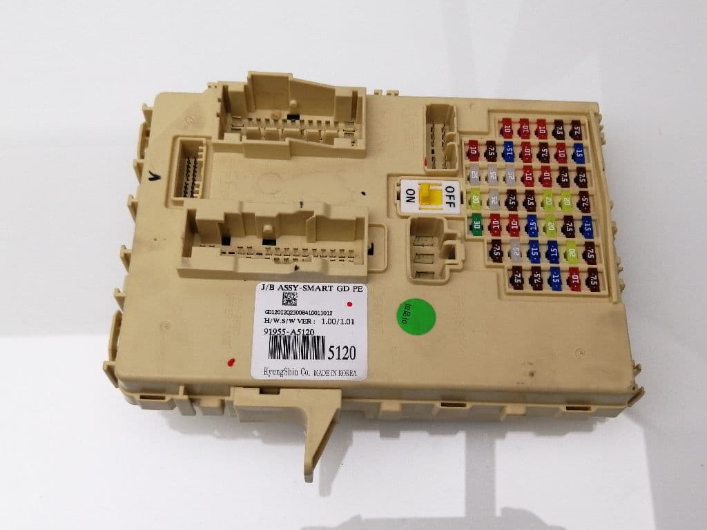 Caja reles / fusibles HYUNDAI I30 CW