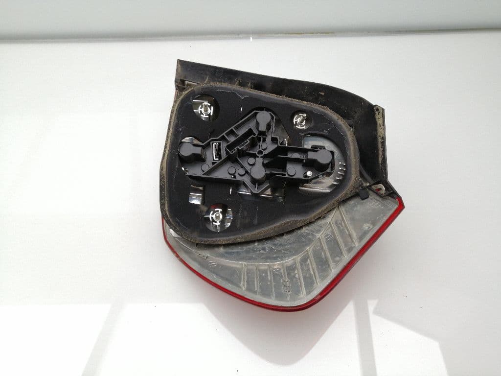 Piloto trasero izquierdo BMW SERIE 1 LIM 4
