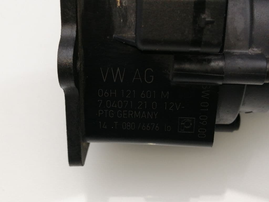 Bomba agua AUDI Q5 (8R) 2