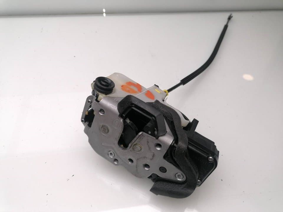 Cerradura puerta trasera derecha CHEVROLET TRAX 3