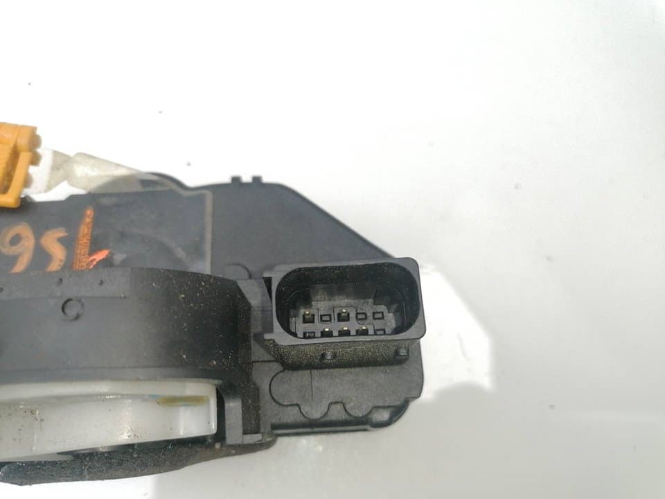 Cerradura puerta trasera derecha CHEVROLET TRAX 2