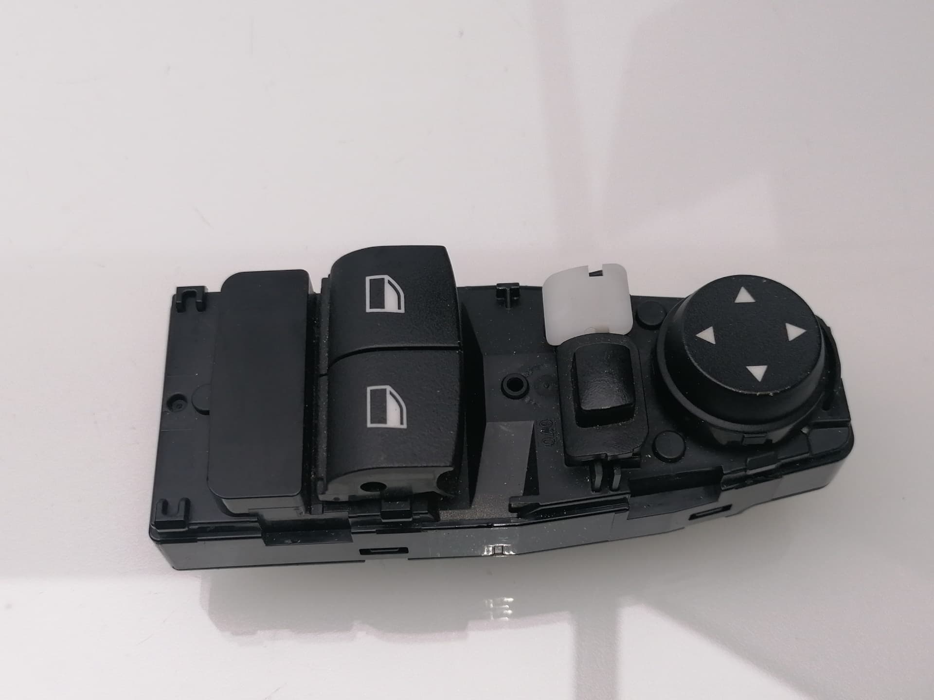 Mando elevalunas delantero izquierdo BMW SERIE 1 BERLINA (E81/E87)