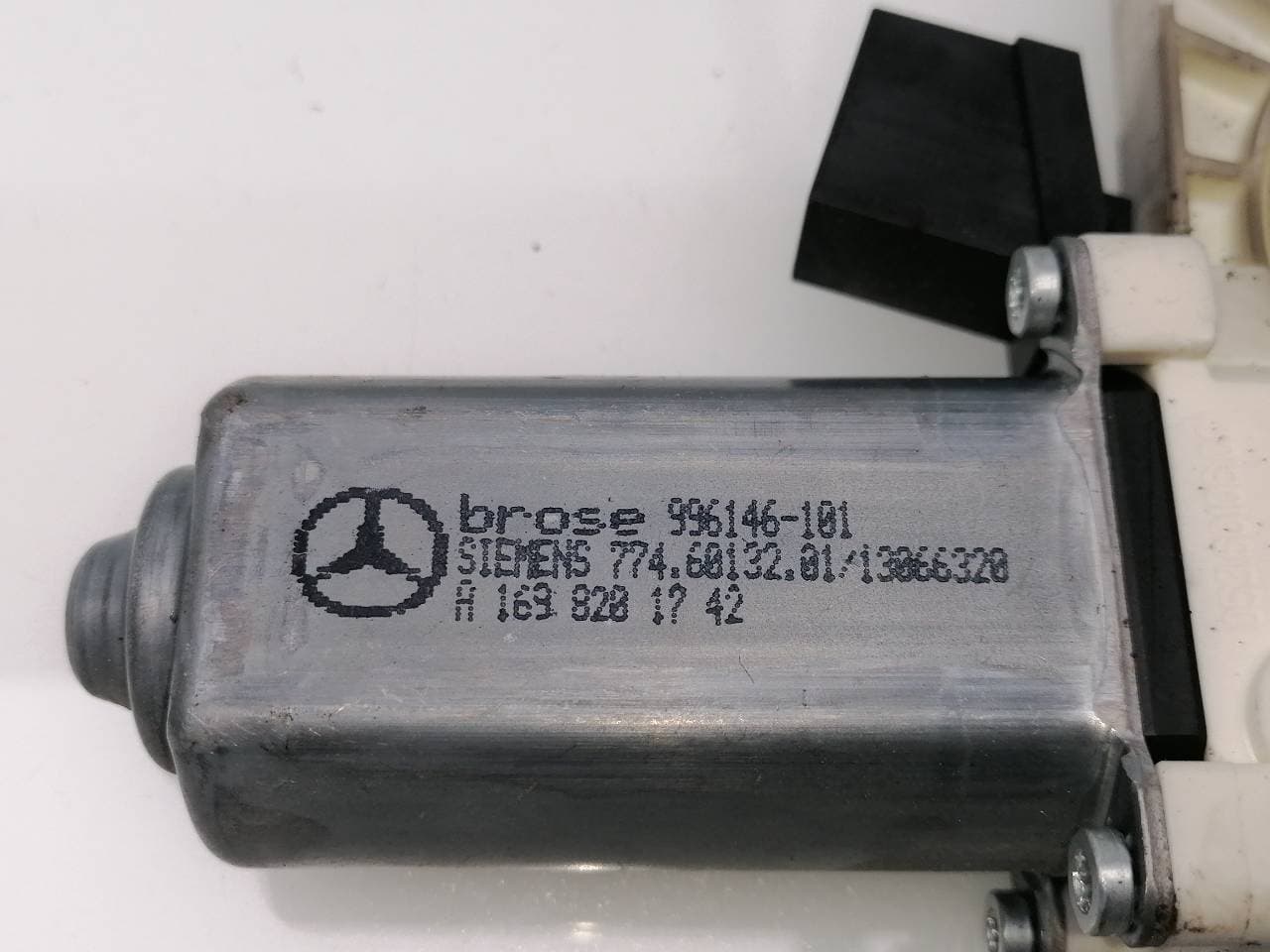 Motor elevalunas delantero izquierdo MERCEDES-BENZ CLASE A (W176) 3