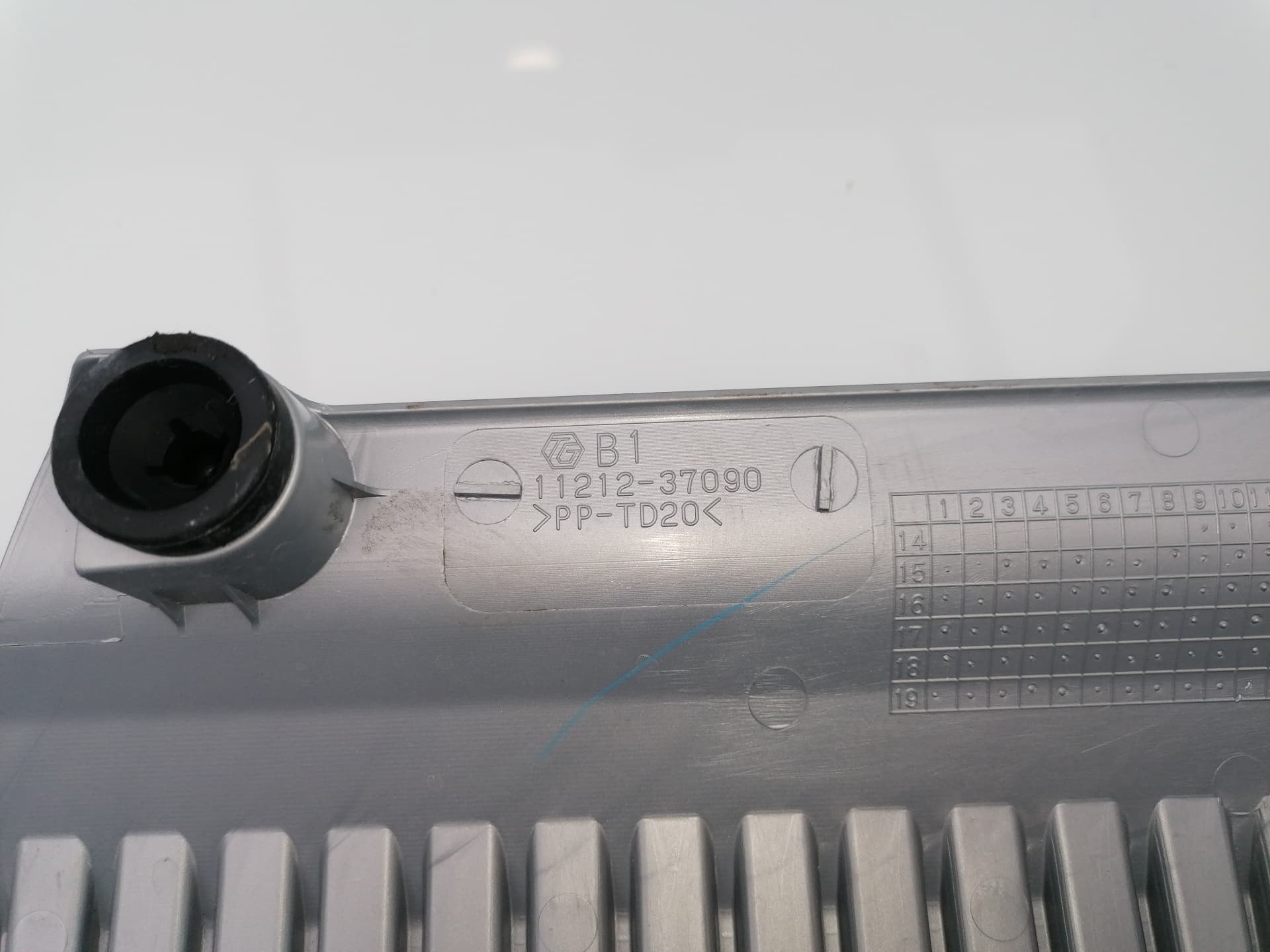 Plastico TOYOTA PRIUS+ 2