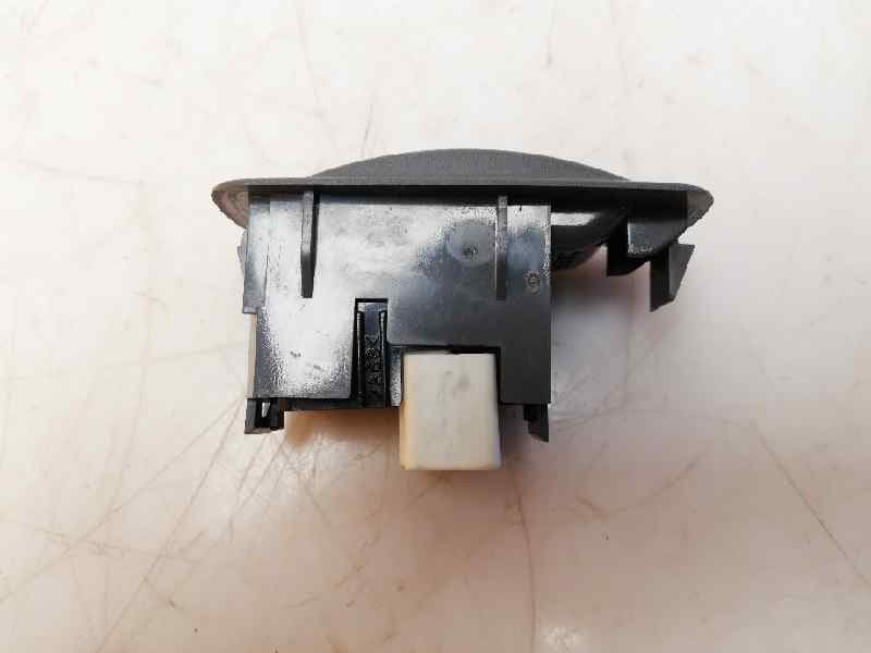 Mando elevalunas trasero izquierdo TOYOTA RAV 4 (A2) 4