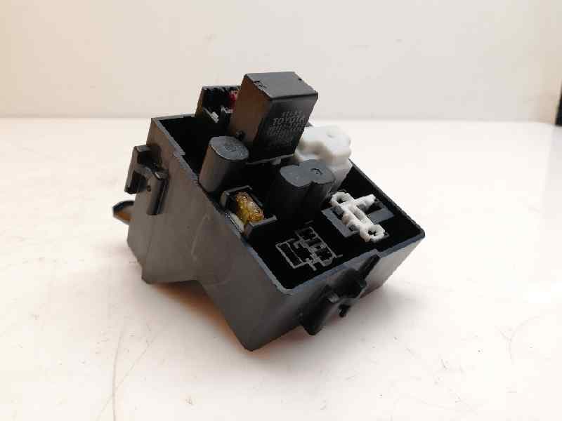 Caja reles / fusibles TOYOTA RAV 4 (A2) 5