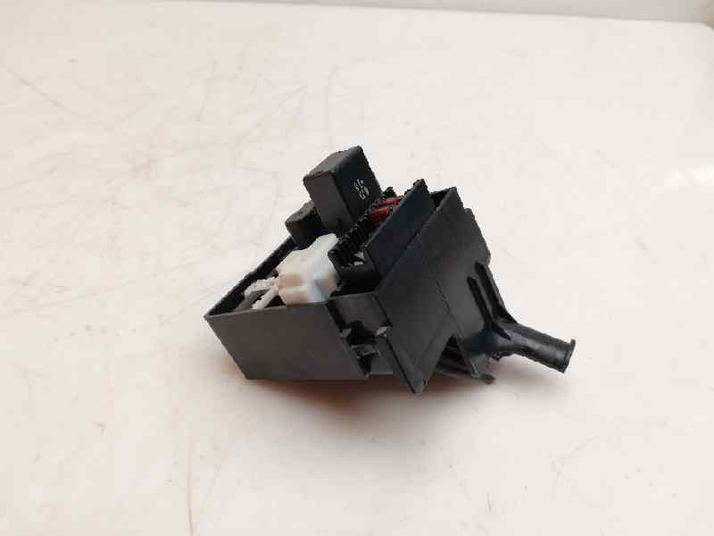 Caja reles / fusibles TOYOTA RAV 4 (A2) 3