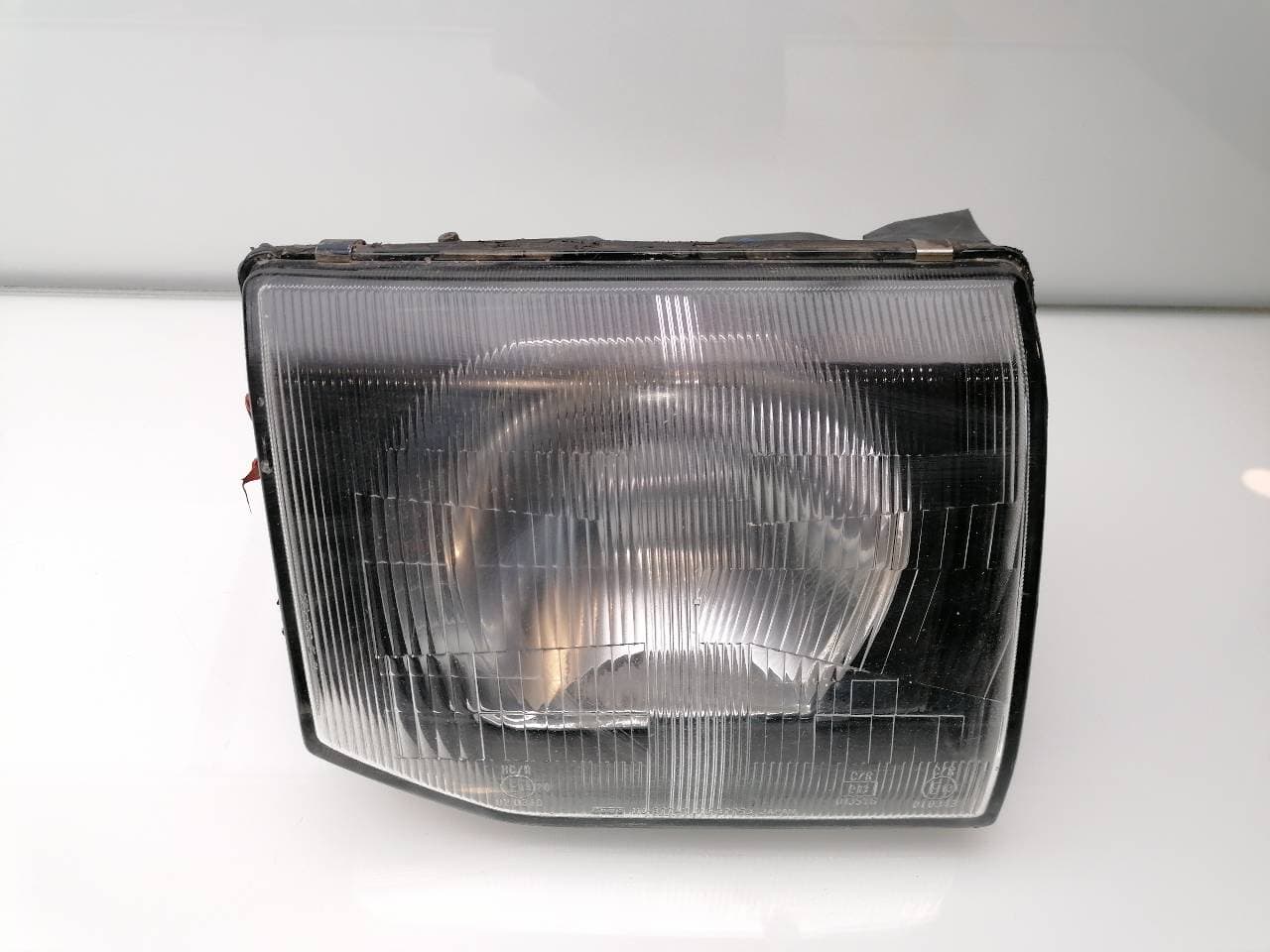 Faro derecho MITSUBISHI MONTERO (V20/V40)