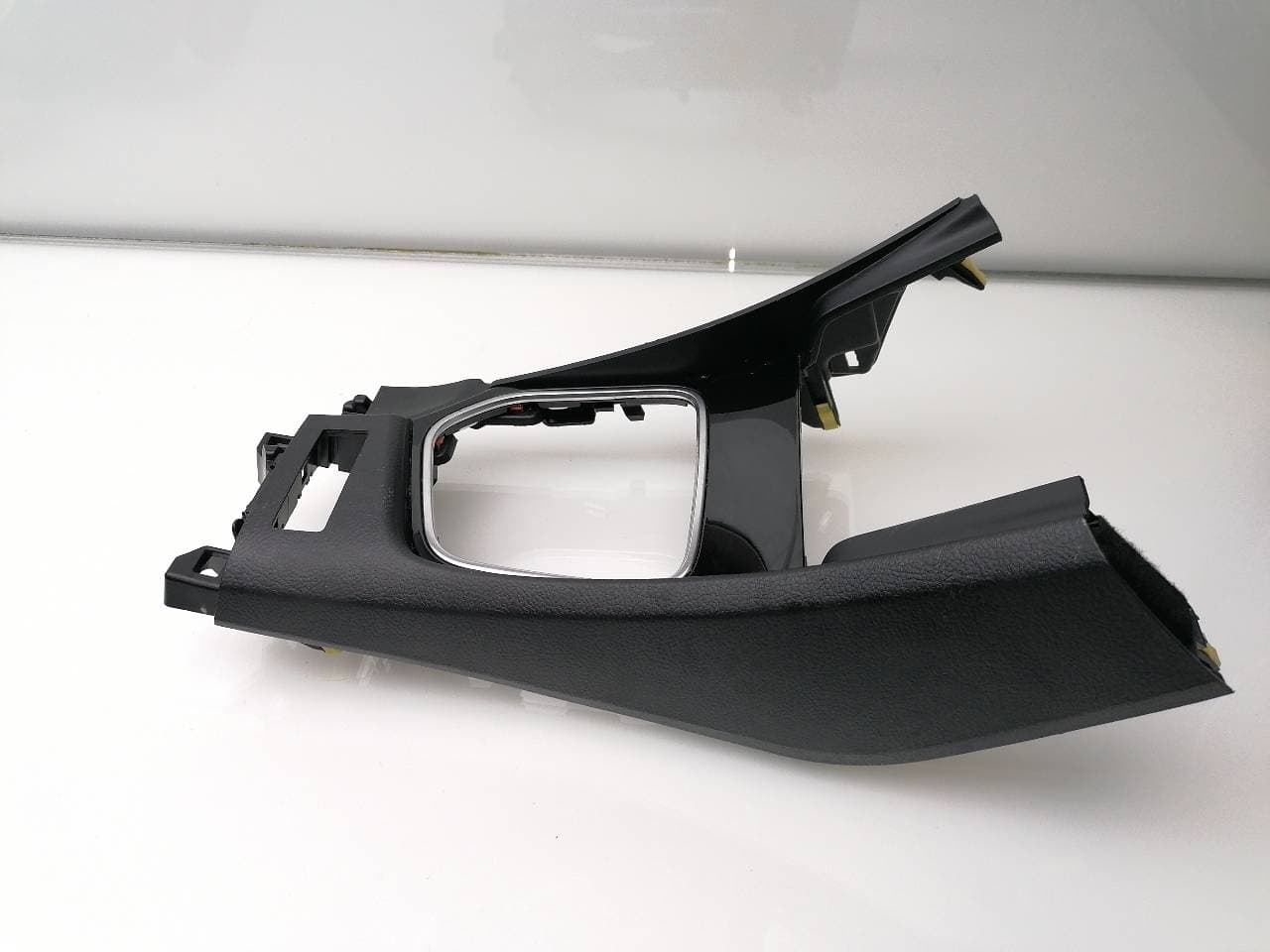 Plastico TOYOTA AURIS 4