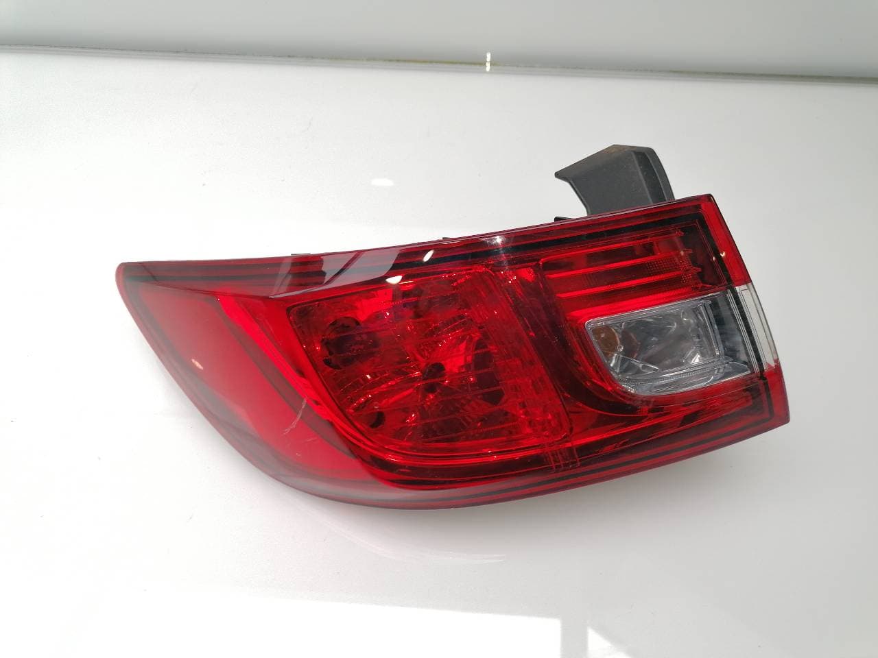 Piloto trasero izquierdo RENAULT CLIO IV
