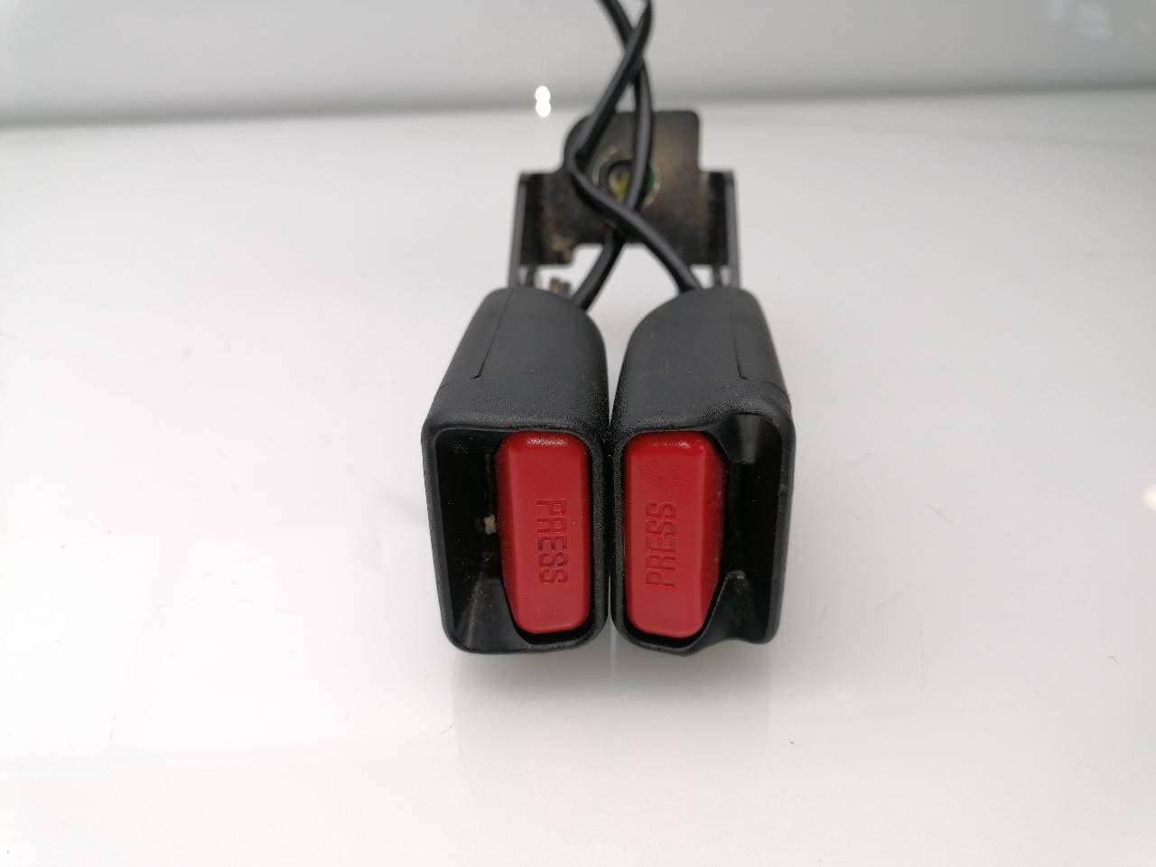 Pretensor trasero izquierdo NISSAN NP300 PICK-UP (D23) 4