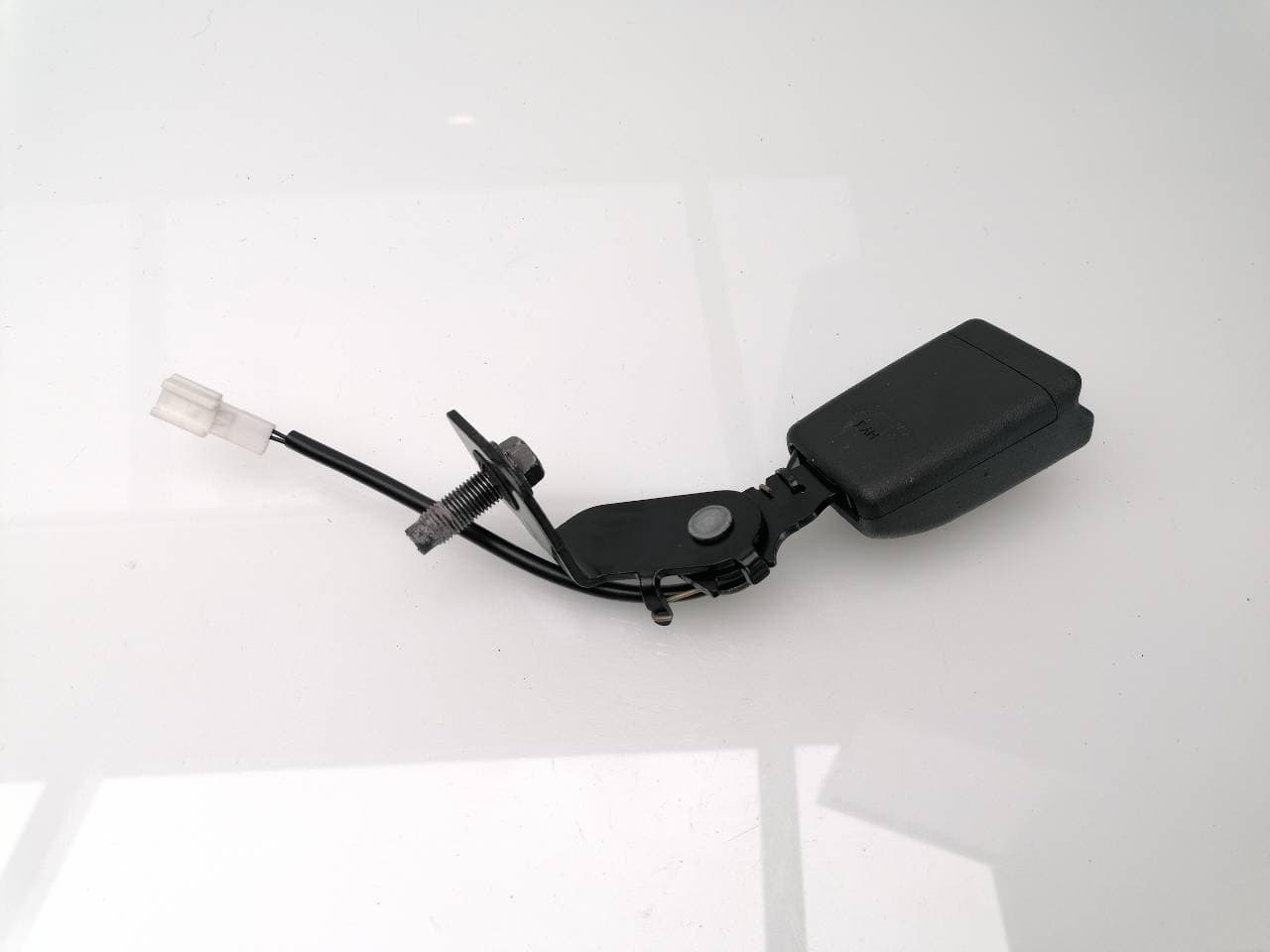 Pretensor trasero izquierdo NISSAN NP300 PICK-UP (D23)