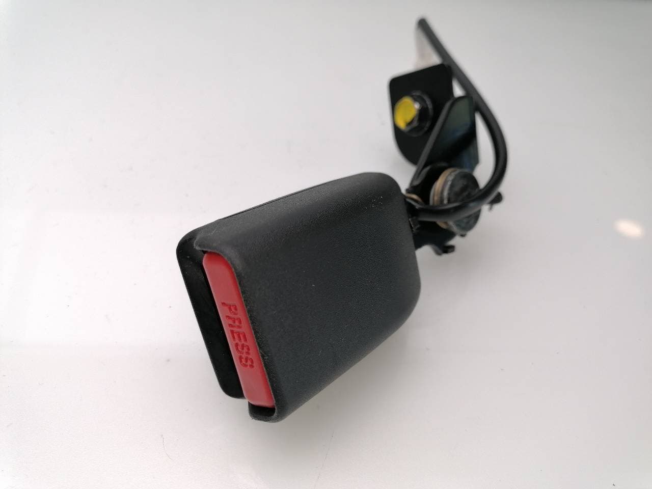 Pretensor trasero izquierdo NISSAN NP300 PICK-UP (D23) 3