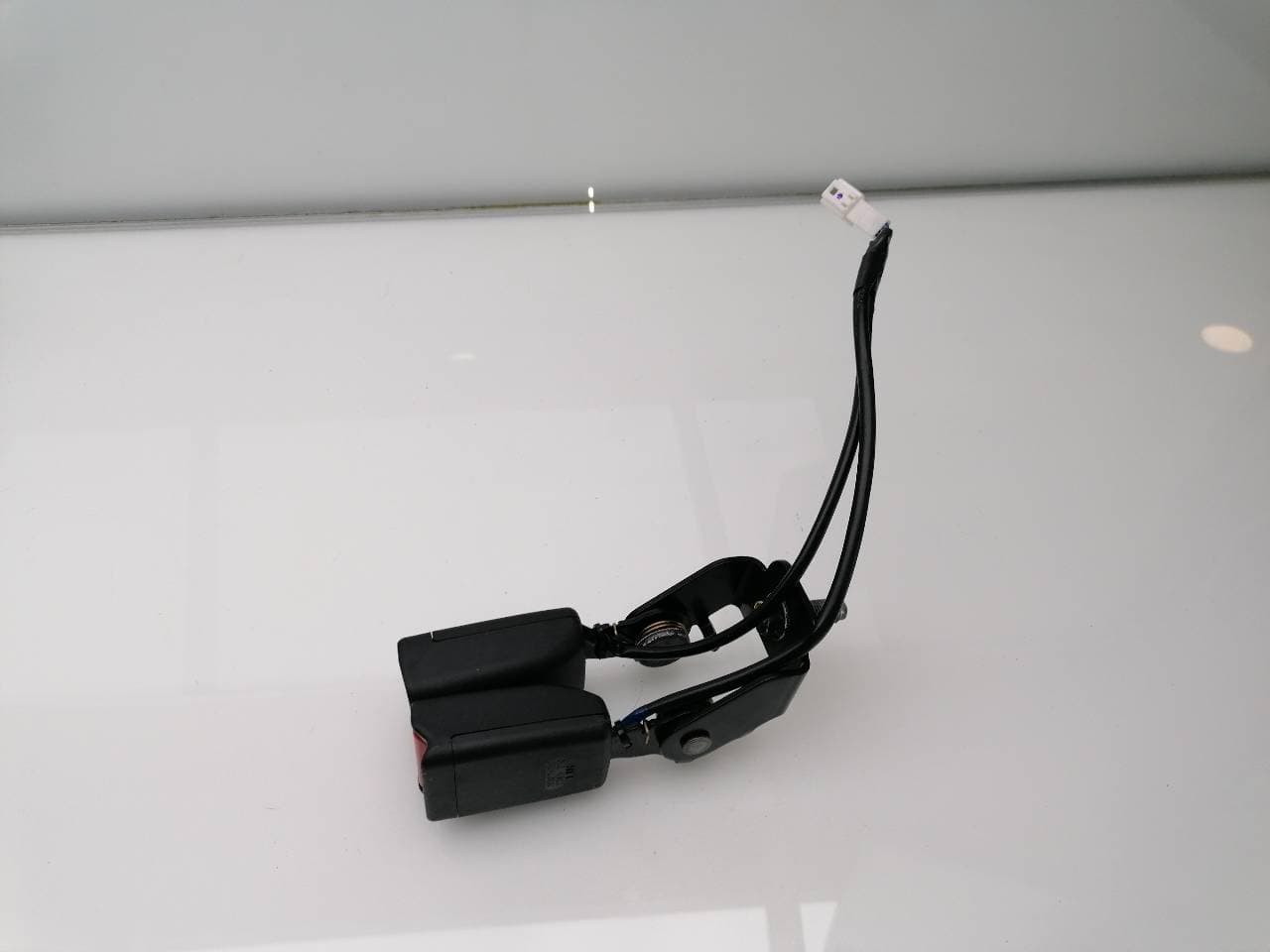 Pretensor trasero derecho NISSAN NP300 PICK-UP (D23)