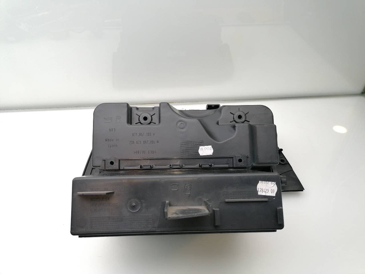 Guantera SEAT IBIZA SC (6J1) 4