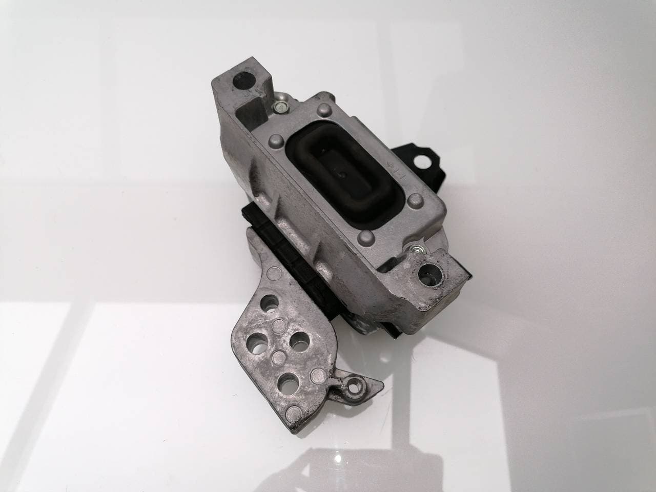 Soporte motor derecho MITSUBISHI ECLIPSE CROSS 3