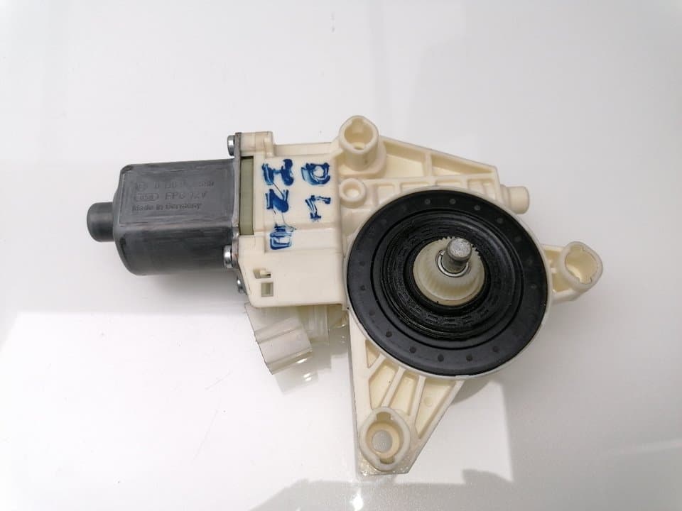 Motor elevalunas delantero izquierdo MERCEDES-BENZ CLASE A (W169) 4