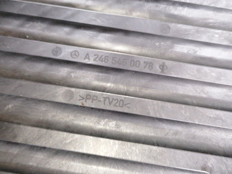 Plastico MERCEDES-BENZ CLASE A (W169) 2