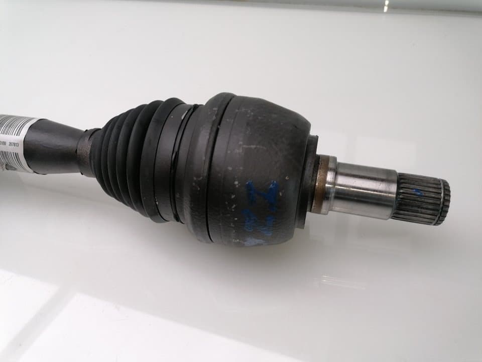 Transmision delantera izquierda MERCEDES-BENZ CLASE A (W169) 4