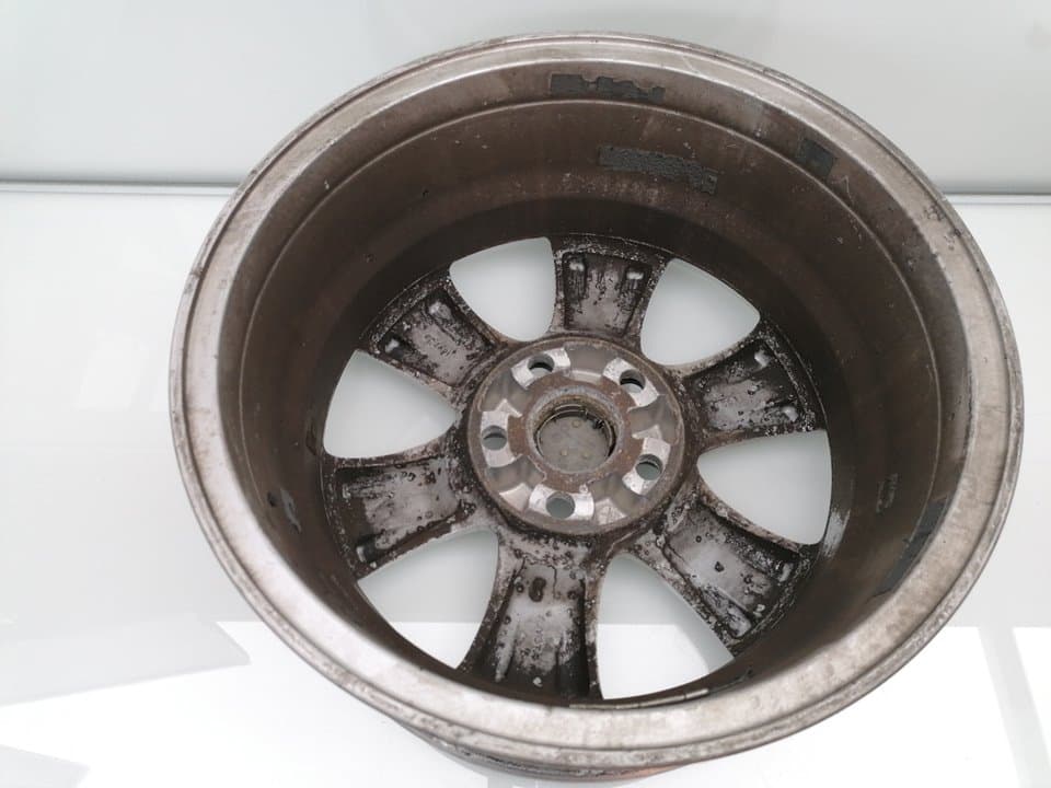 Llanta LEXUS IS 4