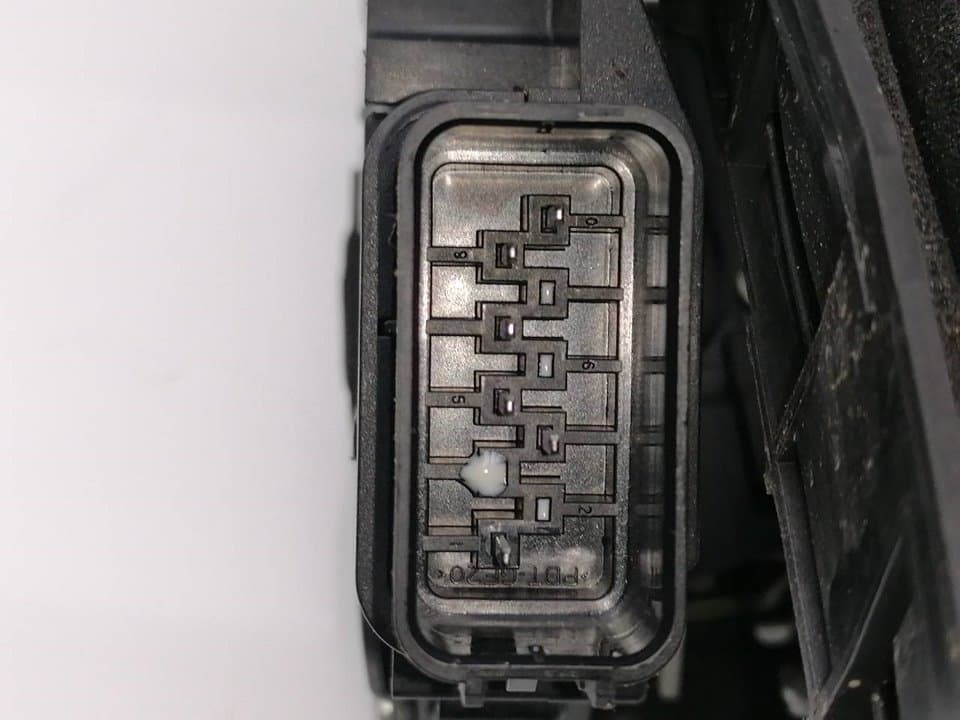 Cerradura puerta trasera izquierda FORD C-MAX 4