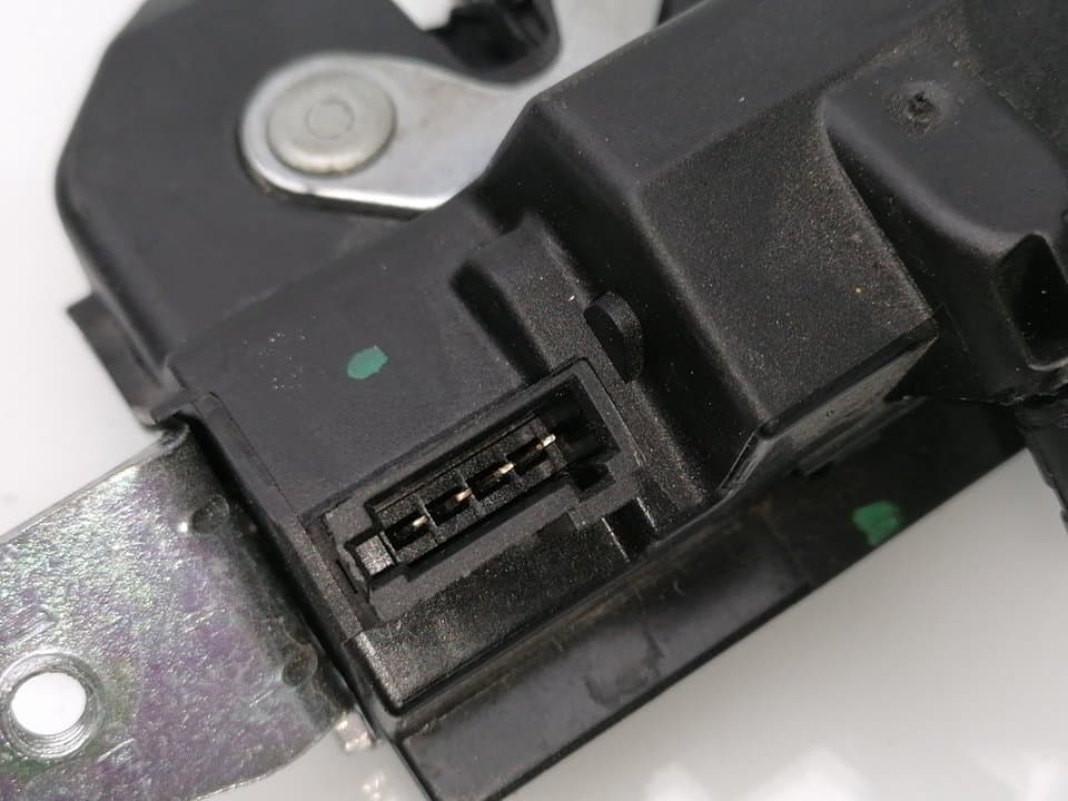 Cerradura maletero / porton OPEL CORSA E 2