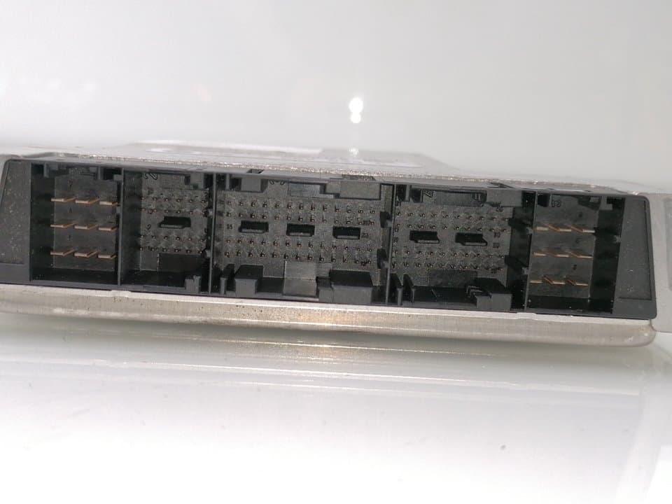 Centralita motor uce BMW SERIE 1 LIM 4