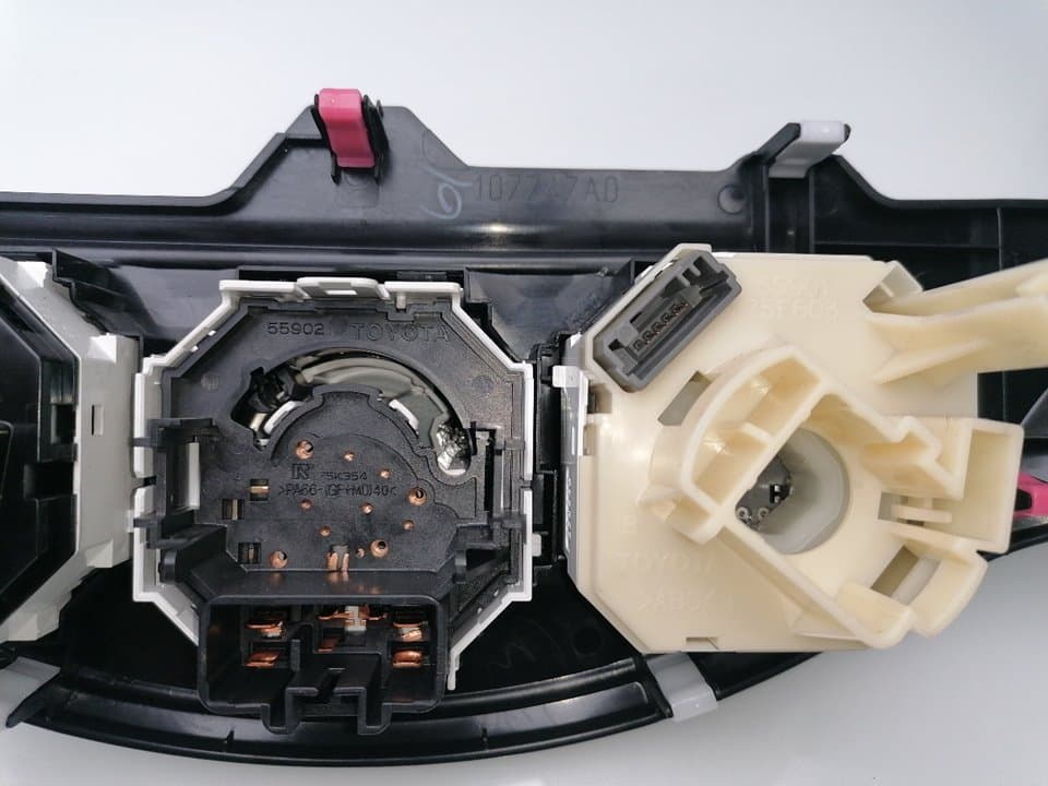 Recambio TOYOTA YARIS (KSP9/SCP9/NLP9) ref. 554060D390C2 2