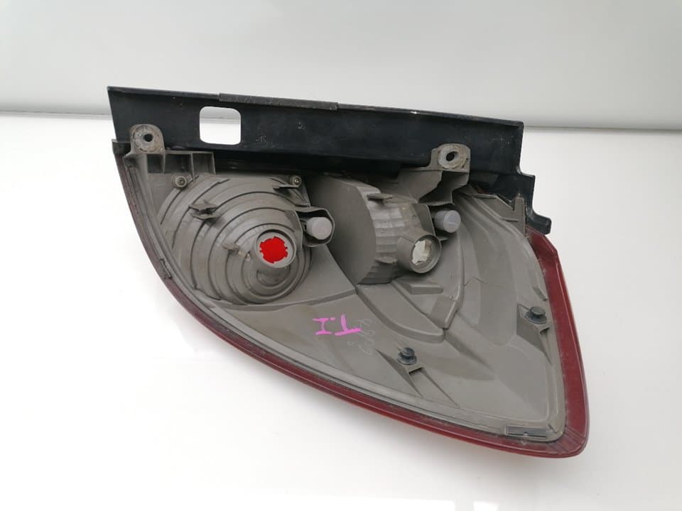 Piloto trasero izquierdo SUBARU LEGACY BERL./FAMILIAR B11 (BD/BG) 3