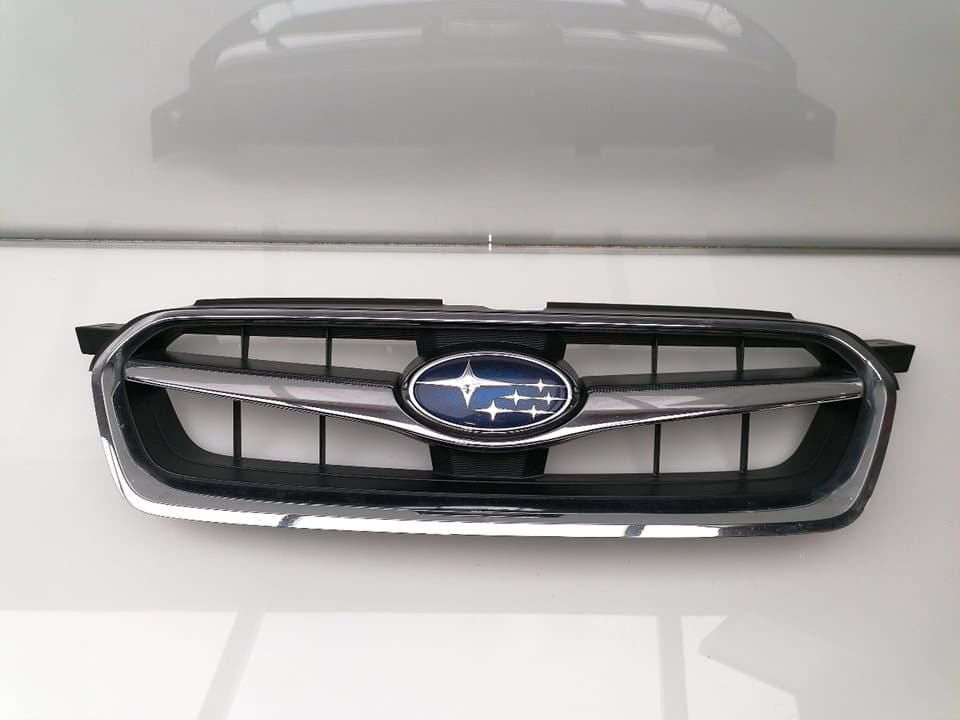 Rejilla delantera SUBARU LEGACY BERL./FAMILIAR B11 (BD/BG)