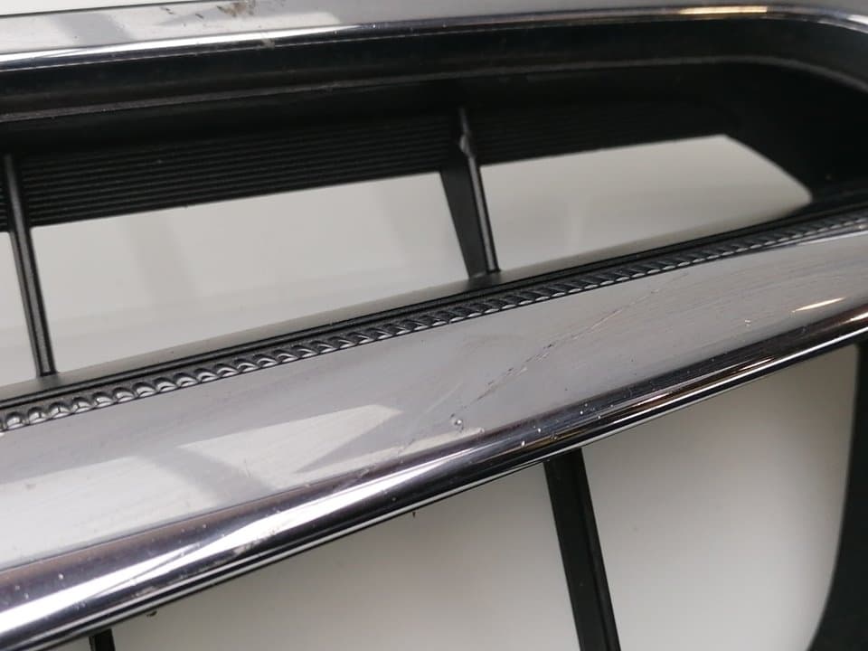 Rejilla delantera SUBARU LEGACY BERL./FAMILIAR B11 (BD/BG) 3