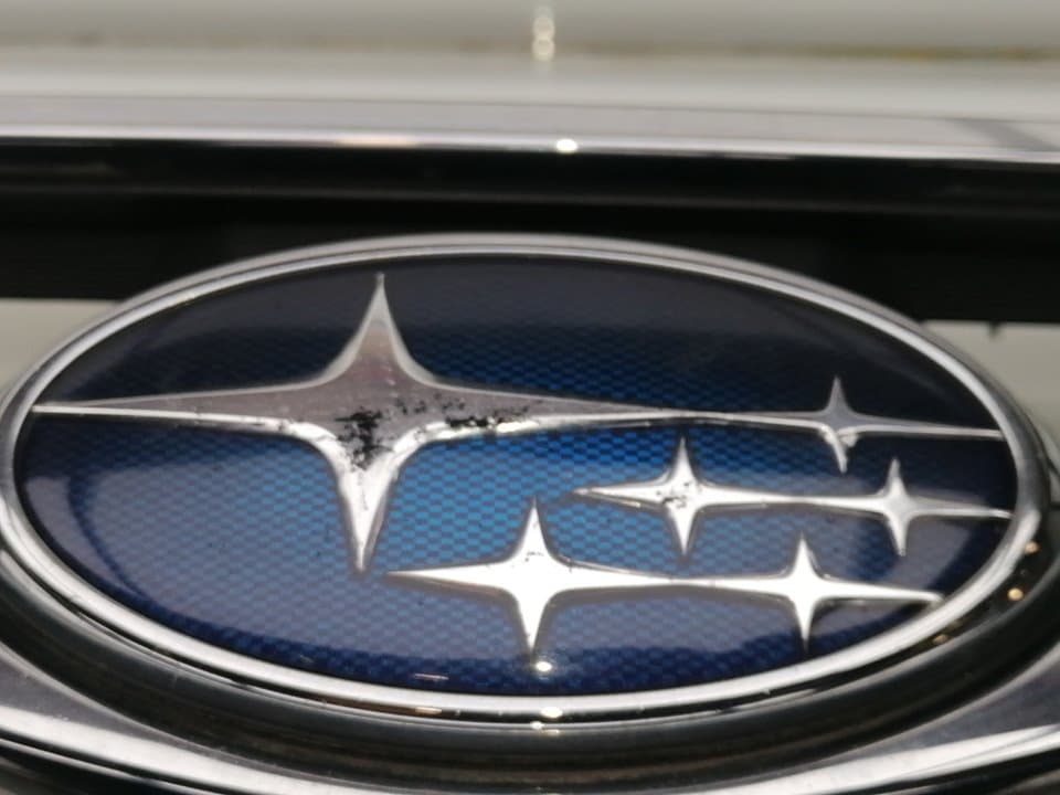 Rejilla delantera SUBARU LEGACY BERL./FAMILIAR B11 (BD/BG) 2