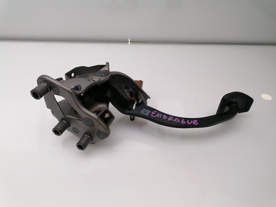 Pedal embrague NISSAN JUKE (F15) 2