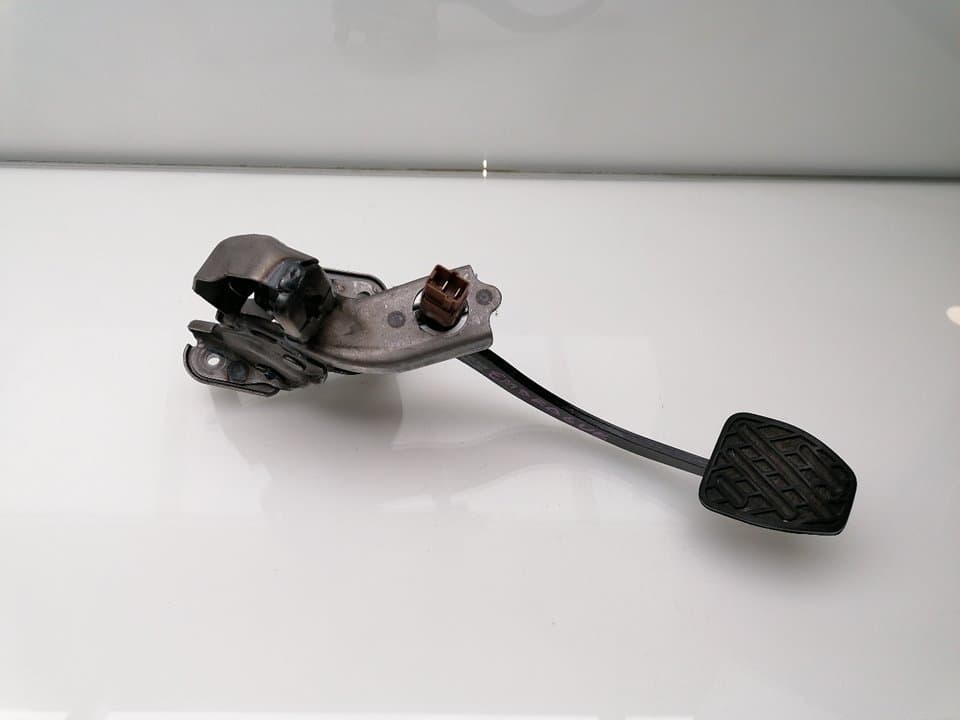 Pedal embrague NISSAN JUKE (F15)