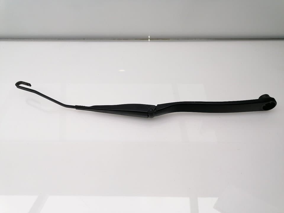 Brazo limpia delantero izquierdo NISSAN JUKE (F15)