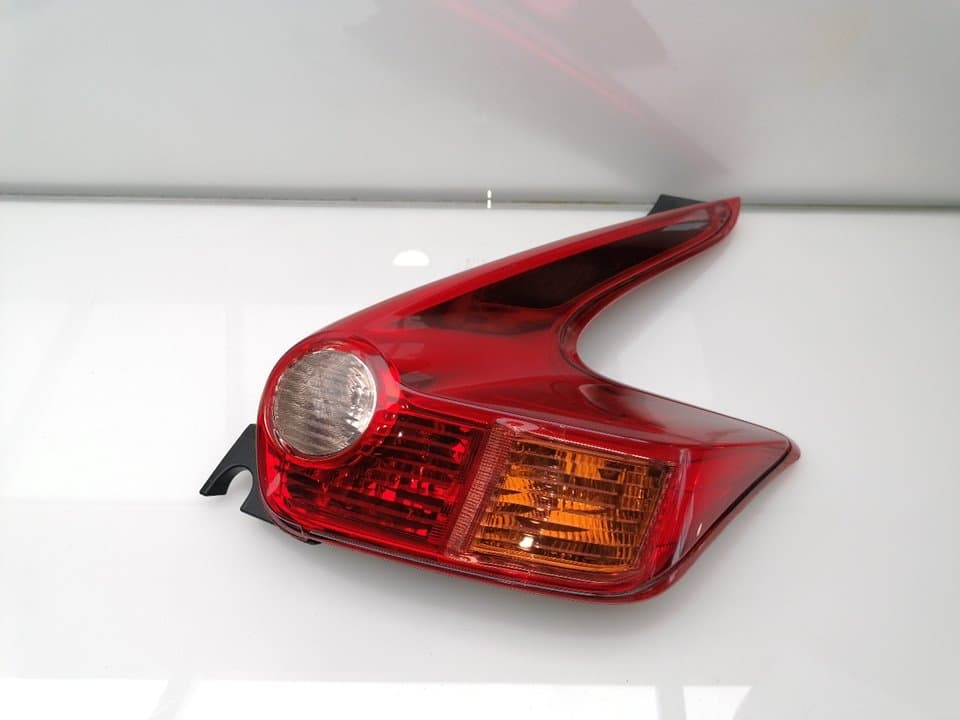 Piloto trasero derecho NISSAN JUKE (F15)