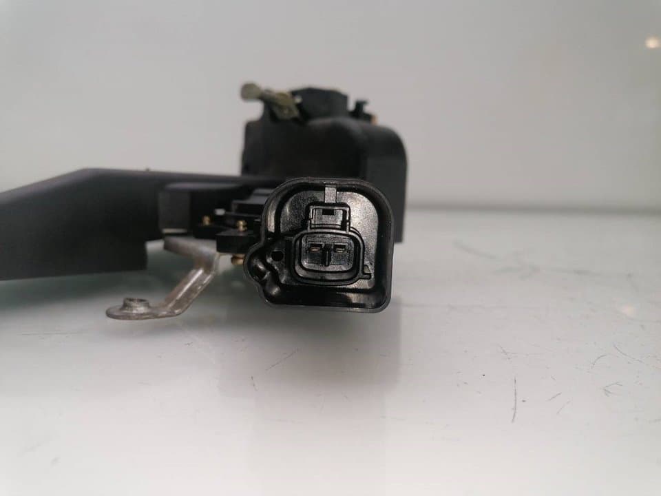 Cerradura puerta trasera izquierda TOYOTA COROLLA (E12) 4